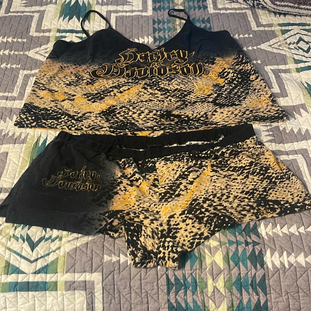 2 piece Harley Davidson tank top/ shorts set. Black/yellow is snake design
